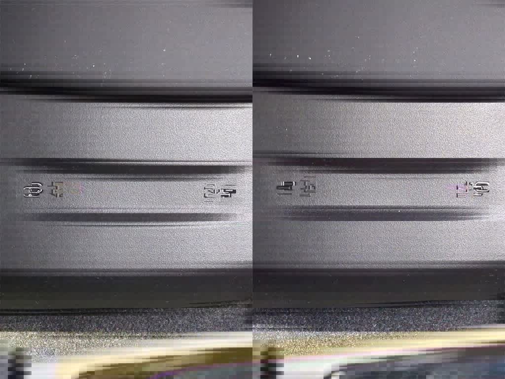 New 2025 Volvo EX90 Ultra w/ Protection Package Premier image 31