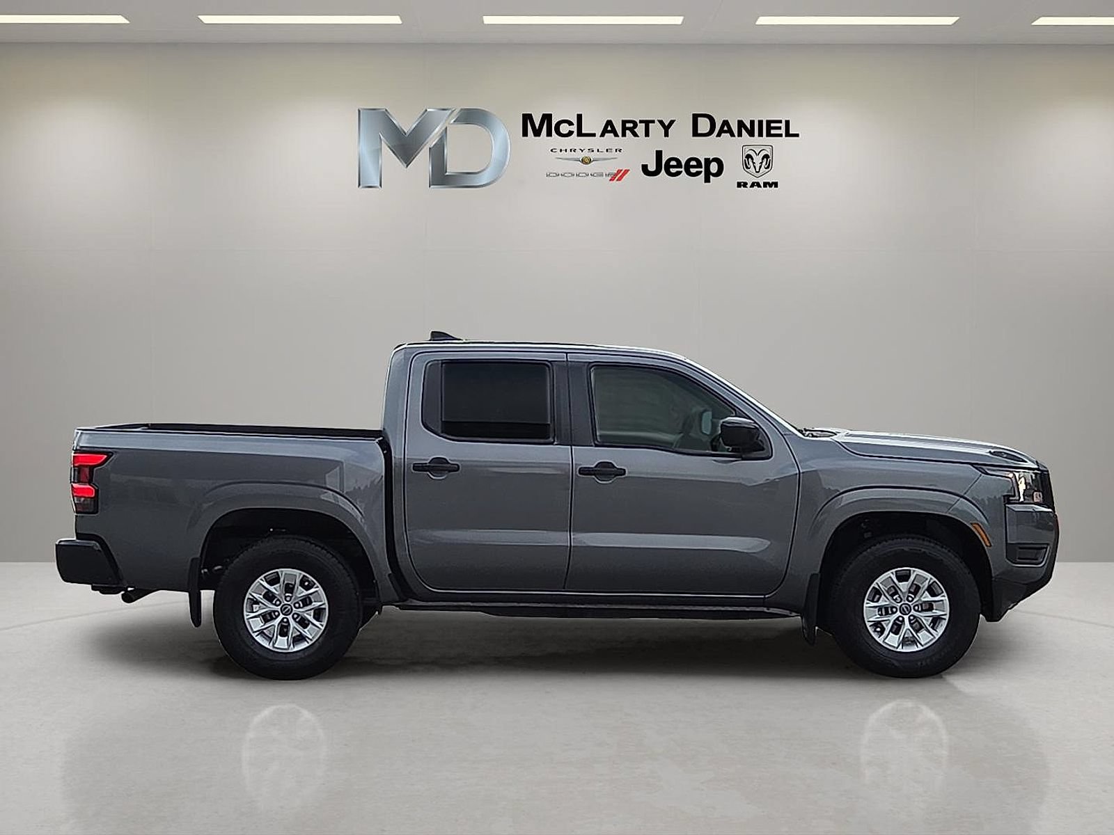 Used 2025 Nissan Frontier S w/ S Utility Package AWD/4WD image 6