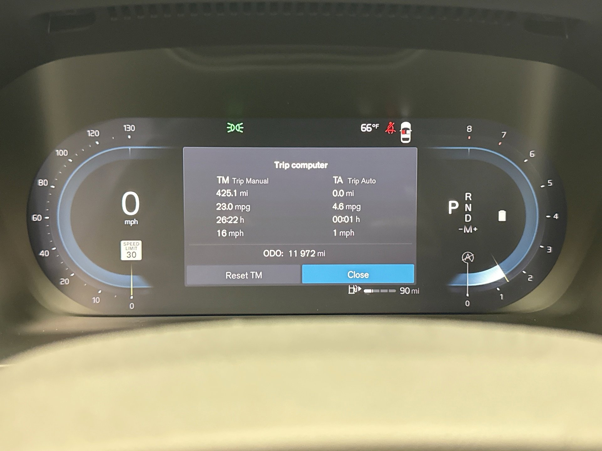 Used 2025 Volvo XC40 B5 Plus image 13