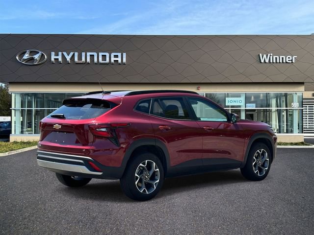 Used 2024 Chevrolet Trax LT w/ Driver Confidence Package FWD image 4