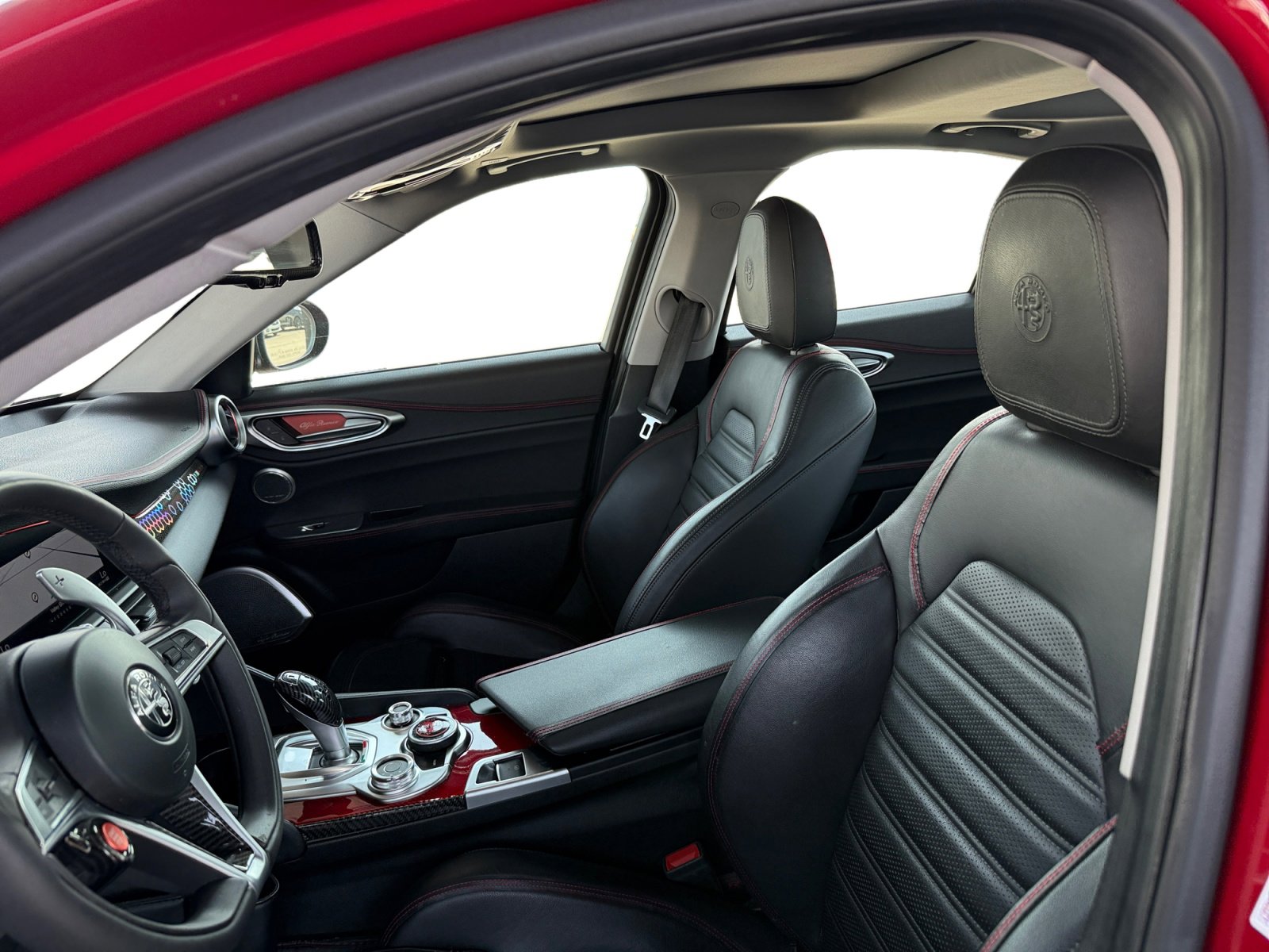 Used 2017 Alfa Romeo Giulia Ti w/ TI 19" Sport Package image 10