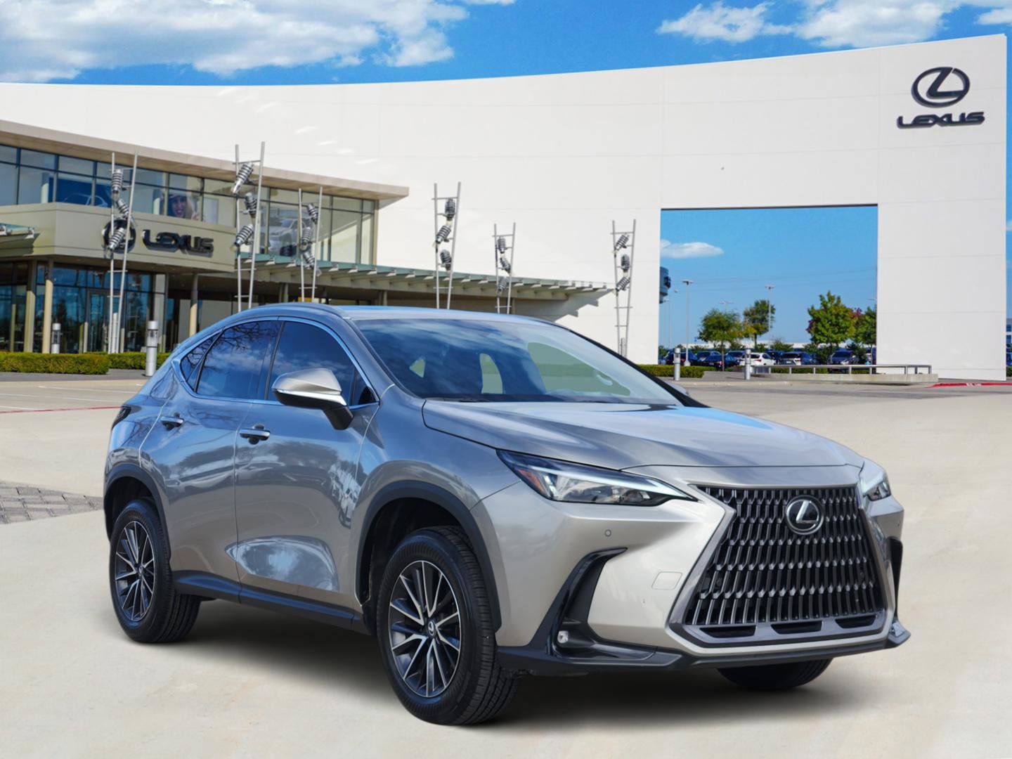 Used 2024 Lexus NX 250 FWD w/ Premium Package image 2