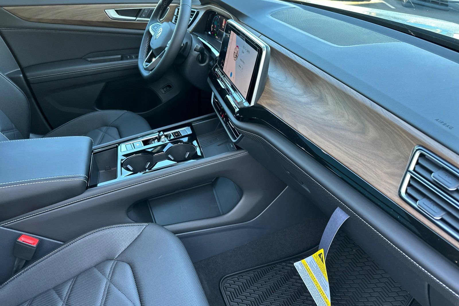 New 2025 Volkswagen Atlas SE image 16