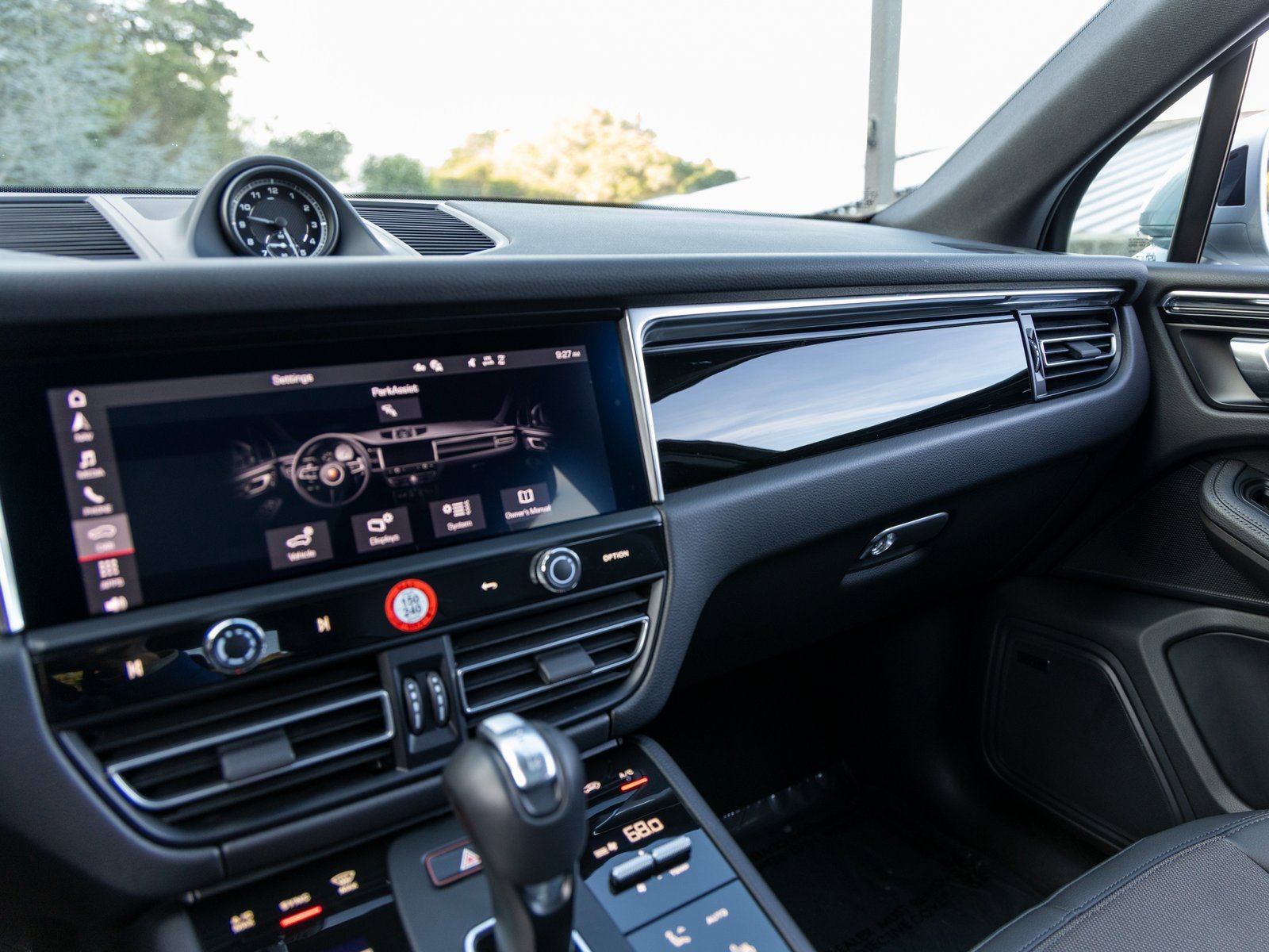 Certified 2025 Porsche Macan image 36