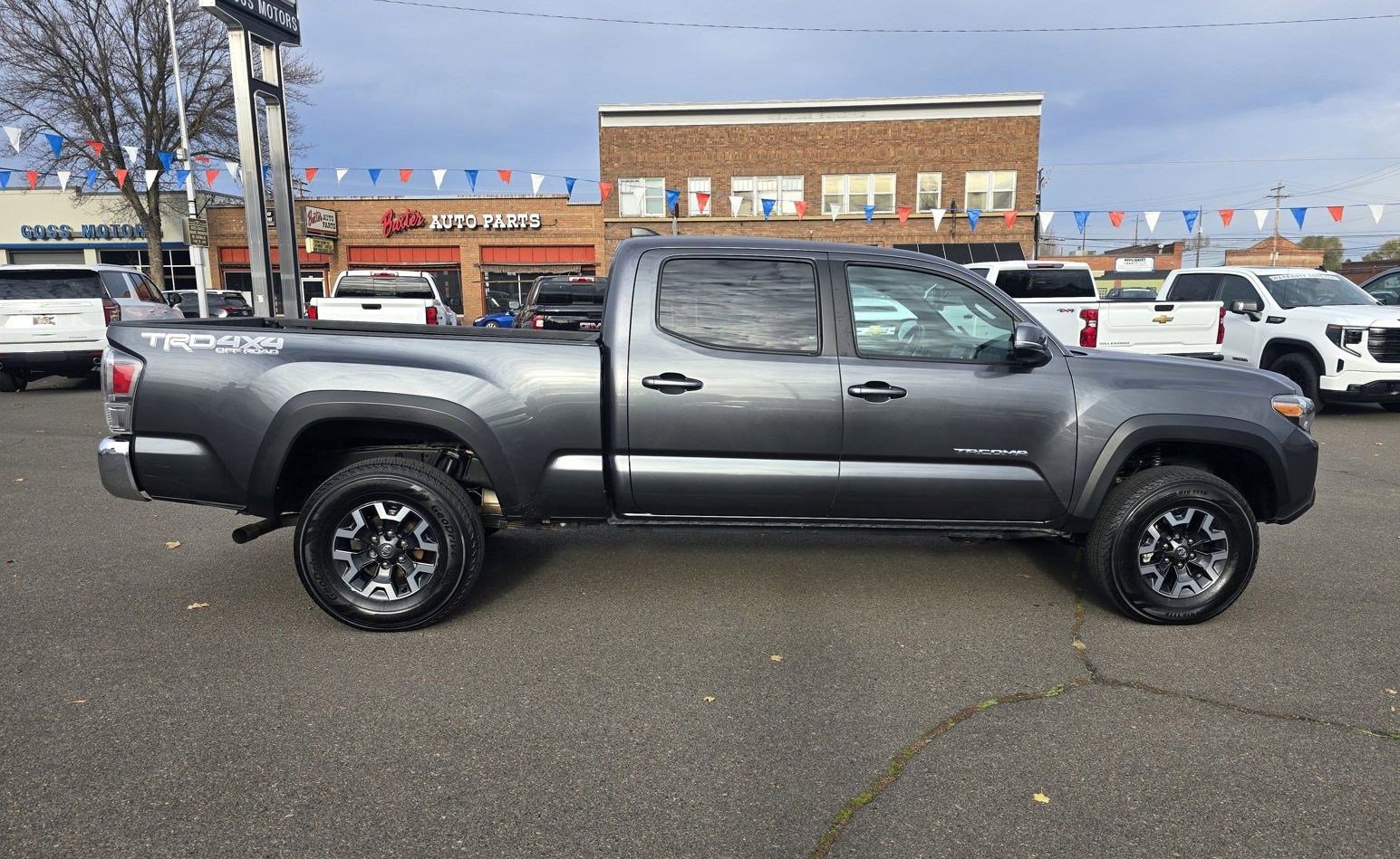 Used 2022 Toyota Tacoma TRD Off-Road image 10