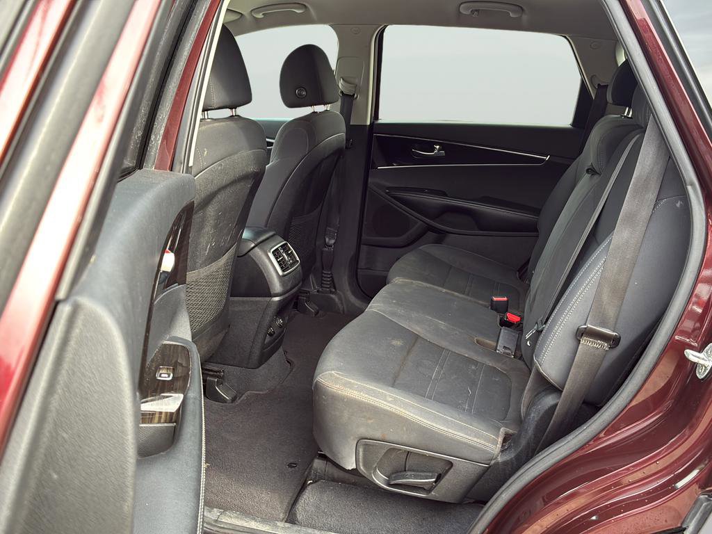 Used 2020 Kia Sorento LX FWD image 16