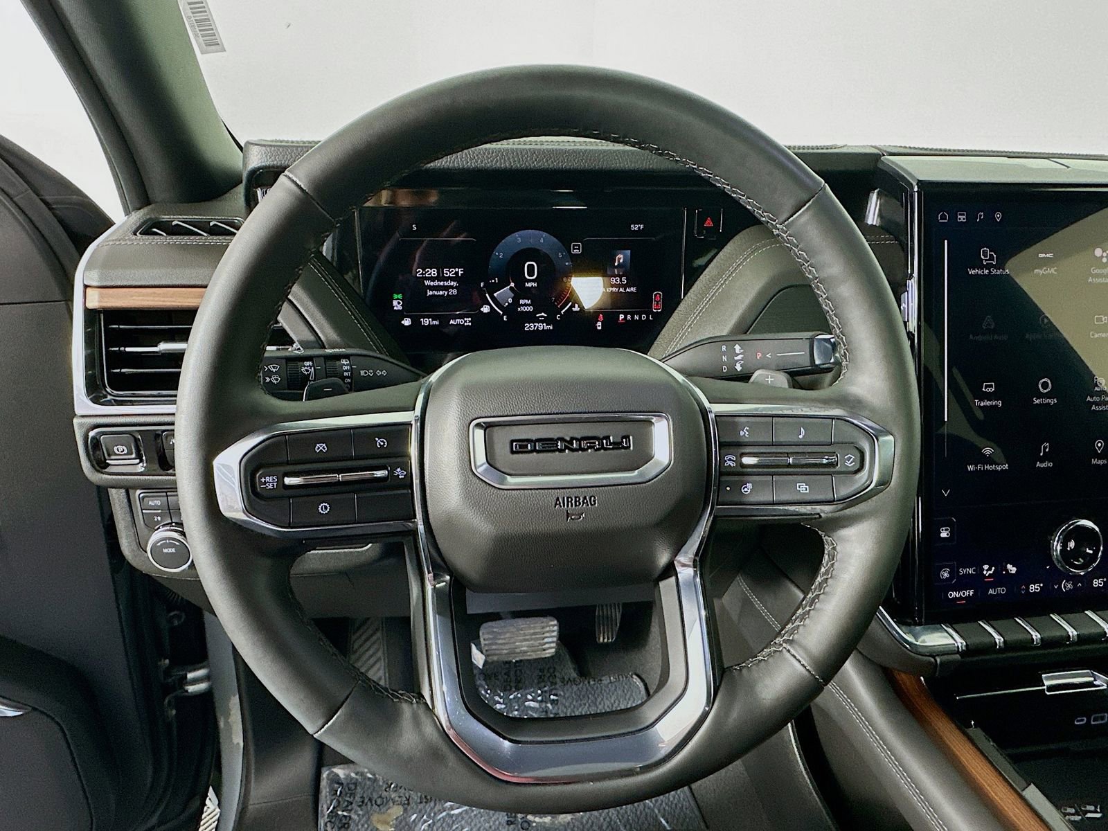 Used 2025 GMC Yukon Denali image 12