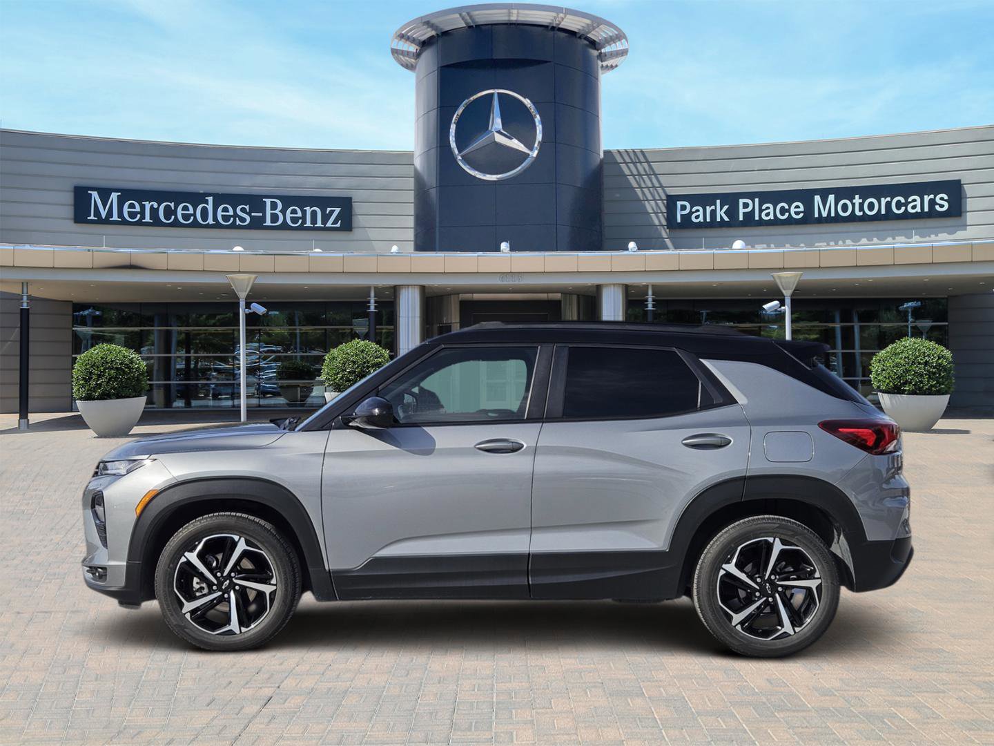 Used 2023 Chevrolet TrailBlazer RS w/ Convenience Package image 3