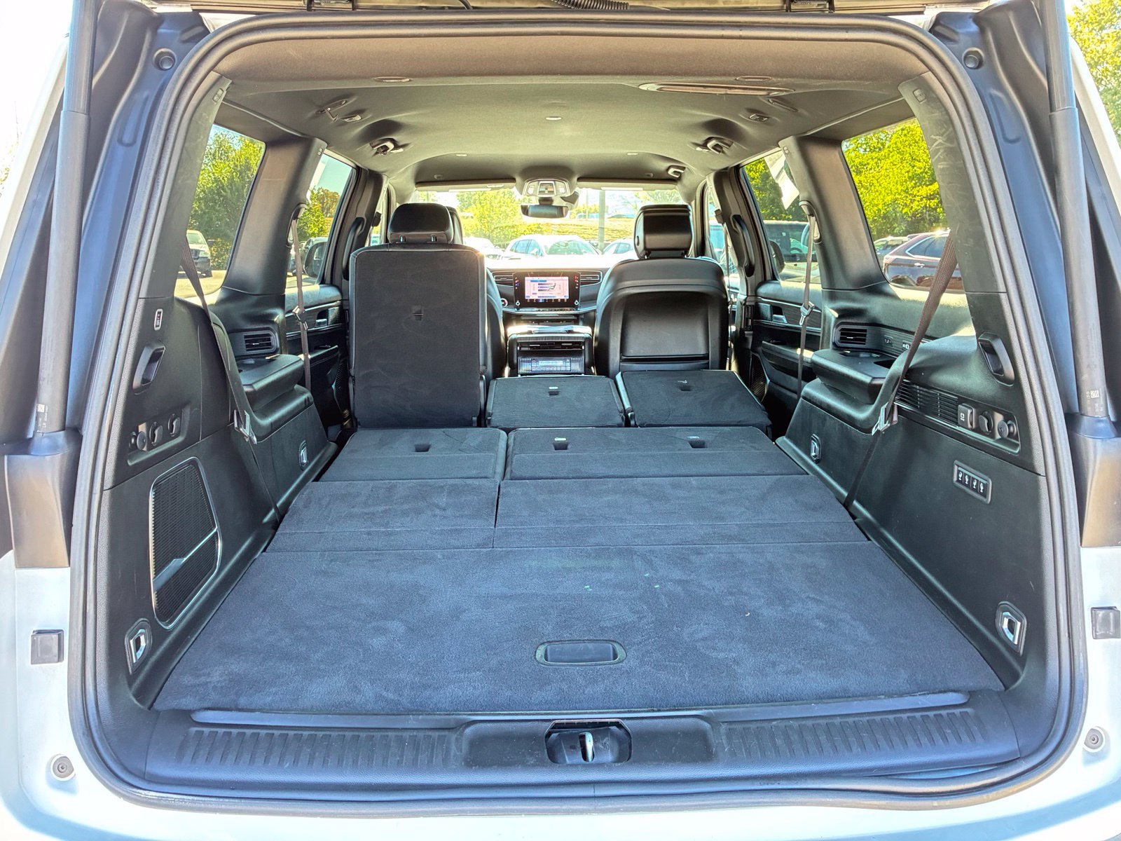 Used 2024 Jeep Wagoneer Series II w/ Flexible Seating Group RWD image 17