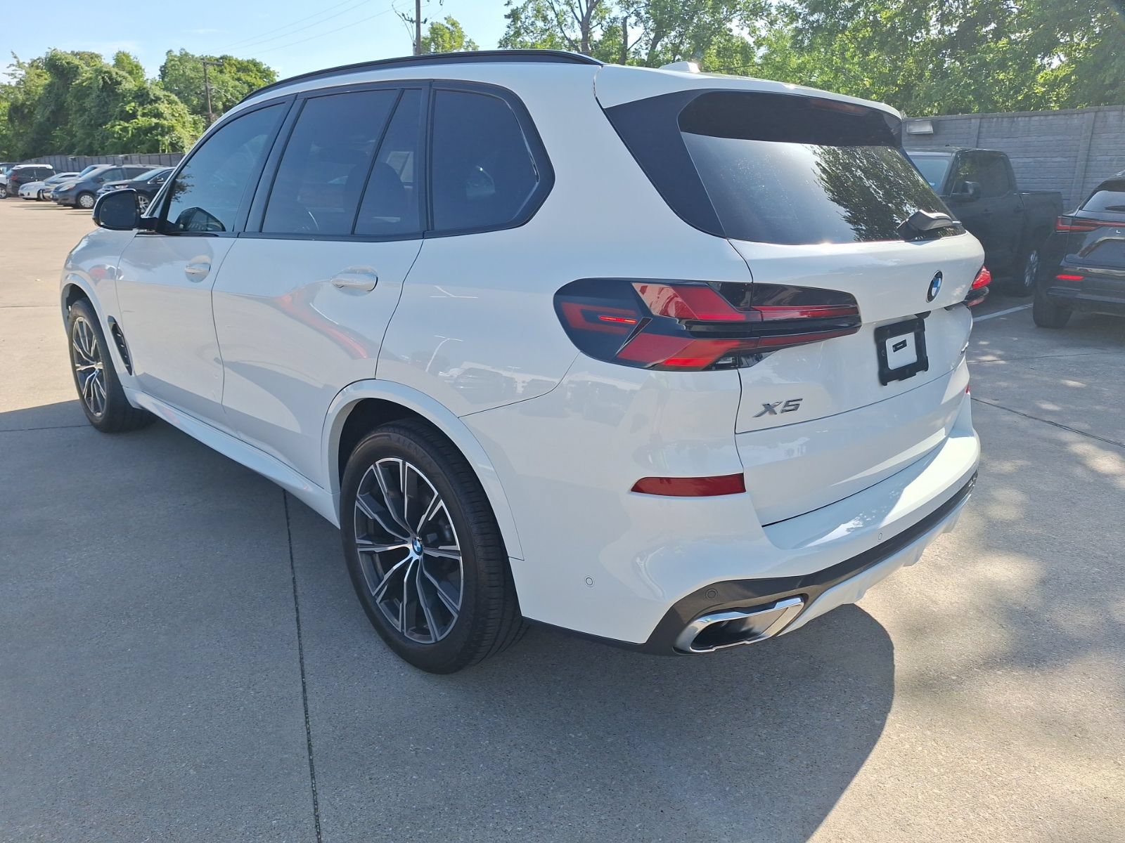 Used 2024 BMW X5 xDrive40i w/ Executive Package AWD/4WD image 4