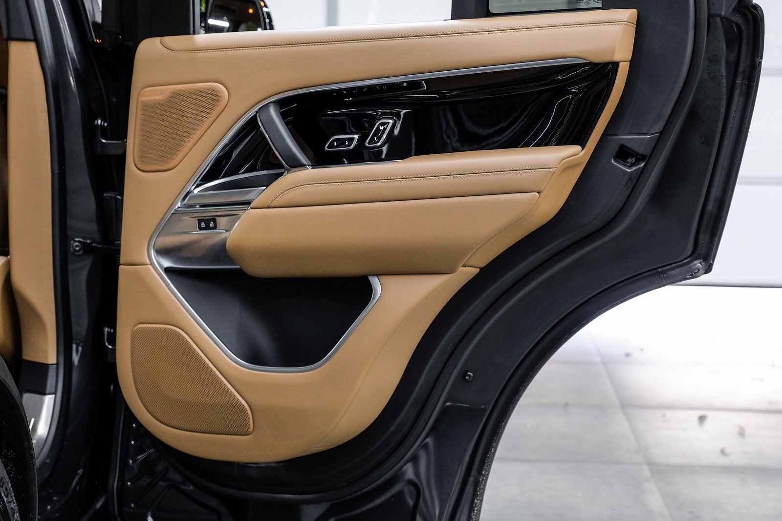 Used 2023 Land Rover Range Rover Autobiography image 53