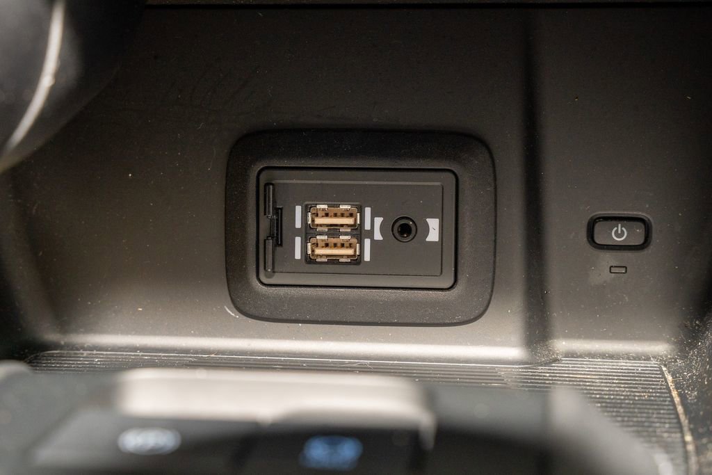 Used 2021 Toyota Venza LE image 14