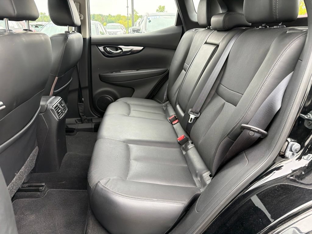Used 2017 Nissan Rogue Sport SL w/ SL Premium Package AWD/4WD image 9