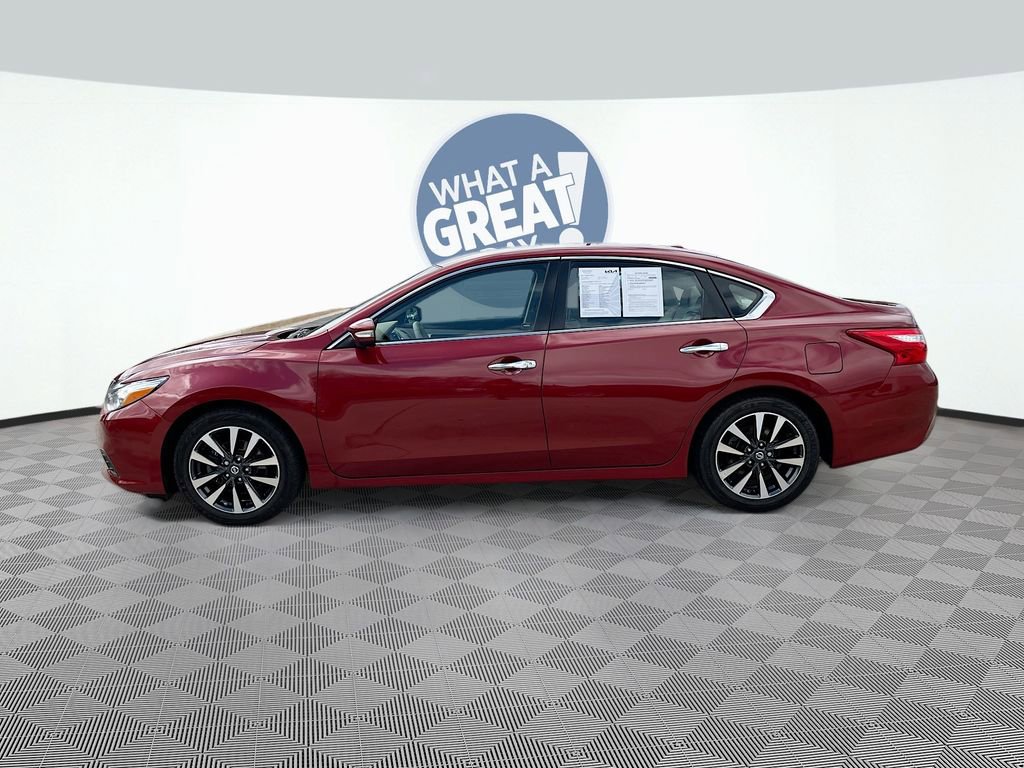 Used 2017 Nissan Altima 2.5 SL w/ Moonroof Package image 9