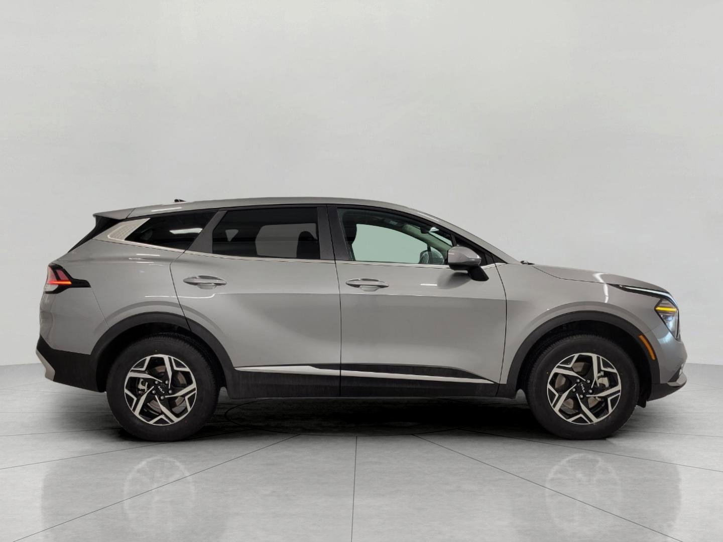 Used 2025 Kia Sportage LX image 12