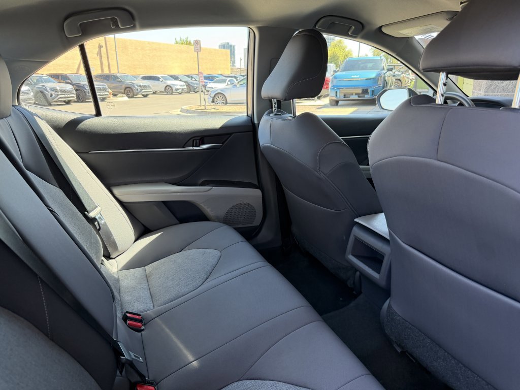 Used 2021 Toyota Camry LE image 33