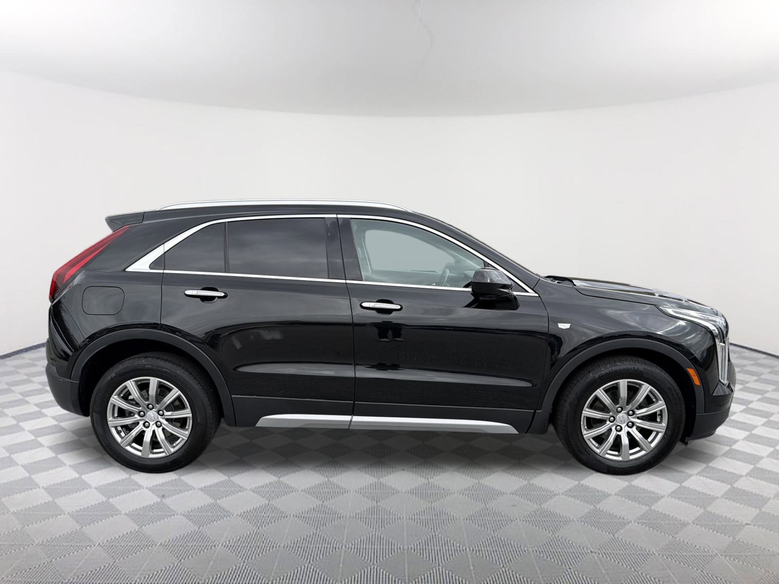 Used 2019 Cadillac XT4 Premium Luxury w/ Cold Weather Package image 5