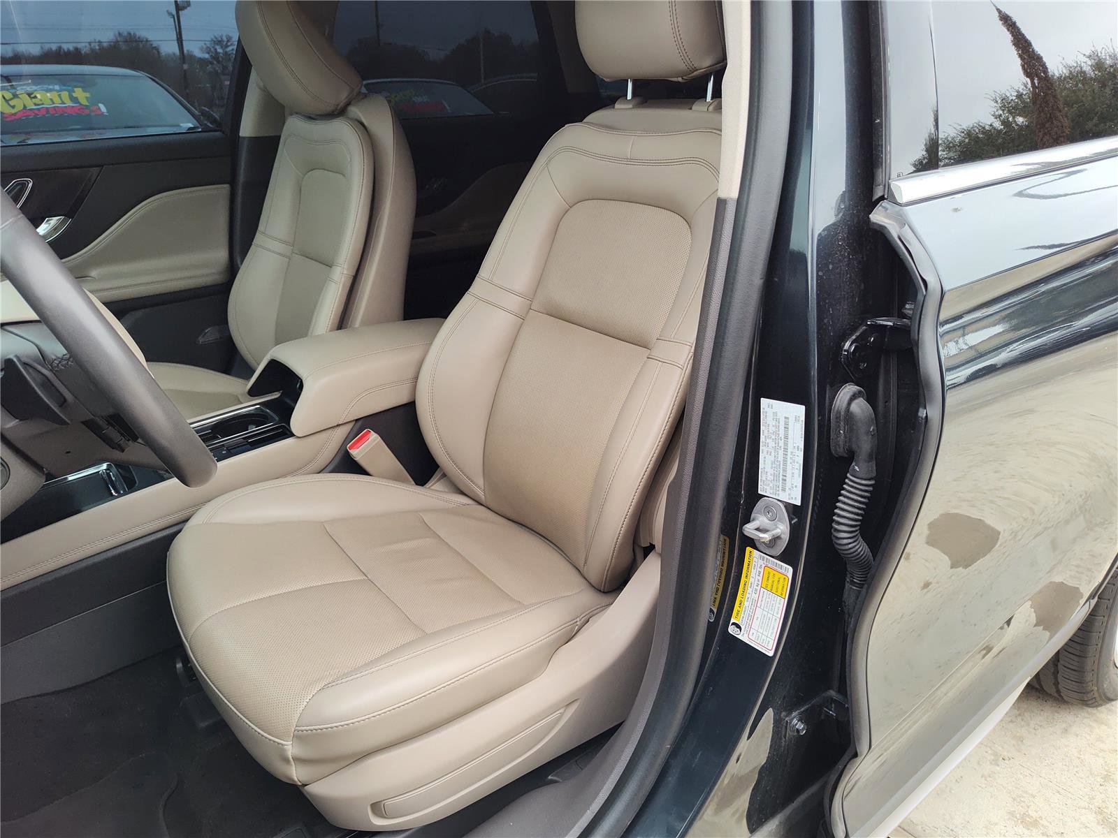 Used 2022 Lincoln Corsair Reserve image 17