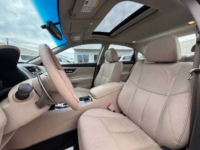 Used 2015 Nissan Altima 3.5 SL FWD image 17