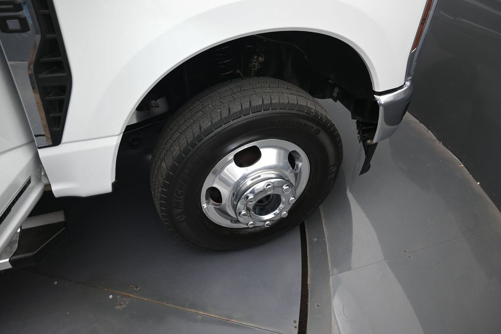 Used 2025 Ford F350 Lariat AWD/4WD image 18