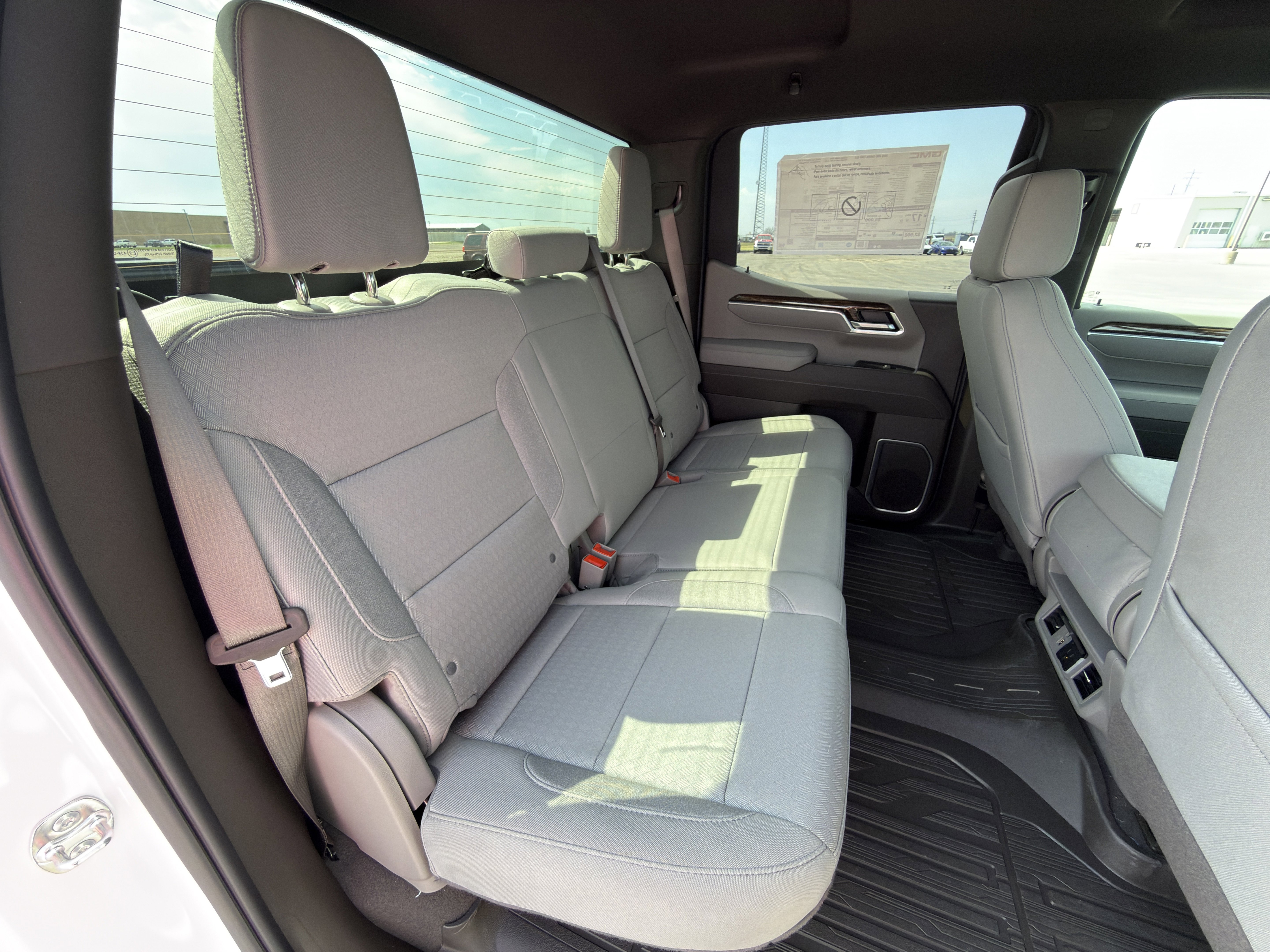 New 2026 GMC Sierra 1500 SLE image 17