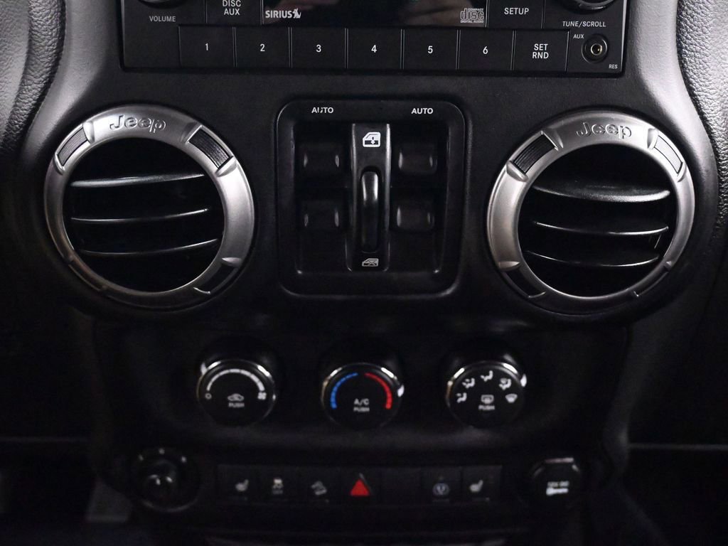 Used 2018 Jeep Wrangler Unlimited Sahara AWD/4WD image 30
