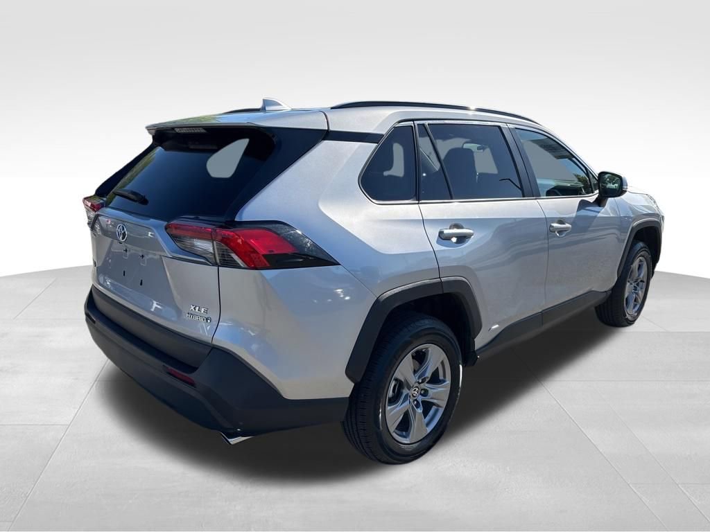 Used 2024 Toyota RAV4 XLE AWD/4WD image 5