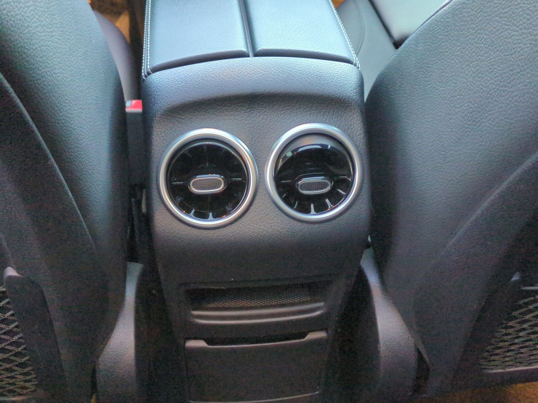 Used 2021 Mercedes-Benz GLB 250 4MATIC image 27