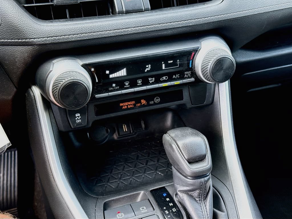 Used 2020 Toyota RAV4 LE w/ Carpet Mat Package FWD image 14