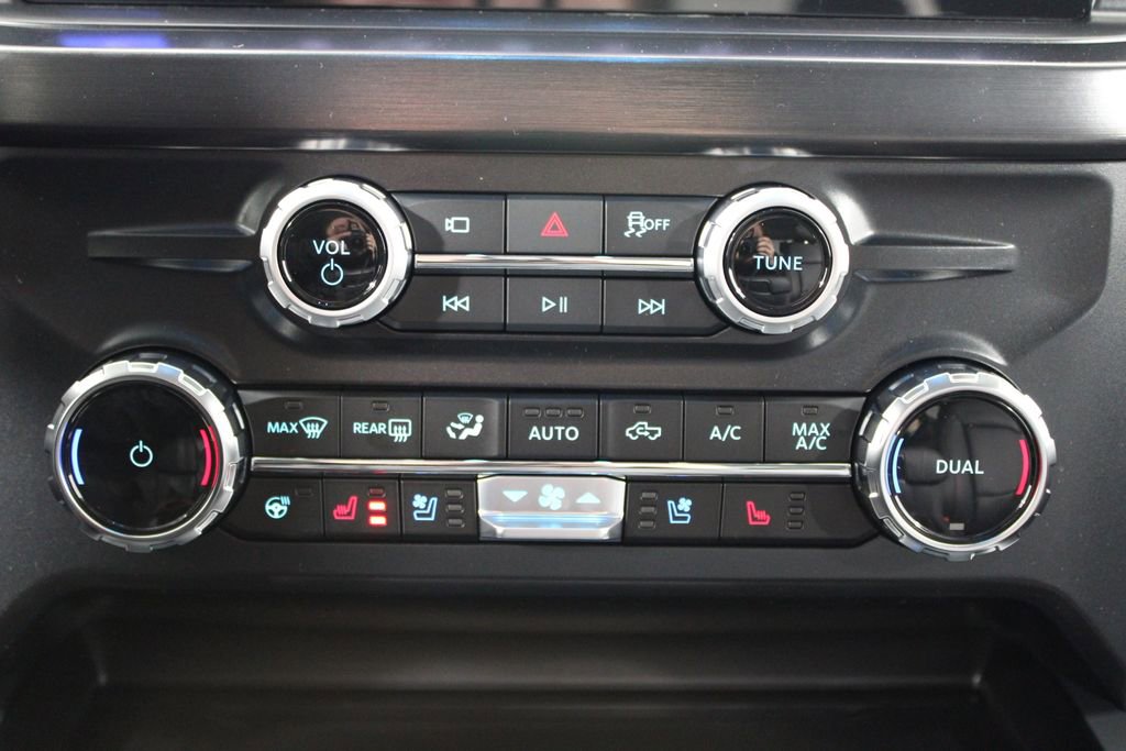 New 2026 Ford F250 Lariat w/ Black Appearance Package image 45