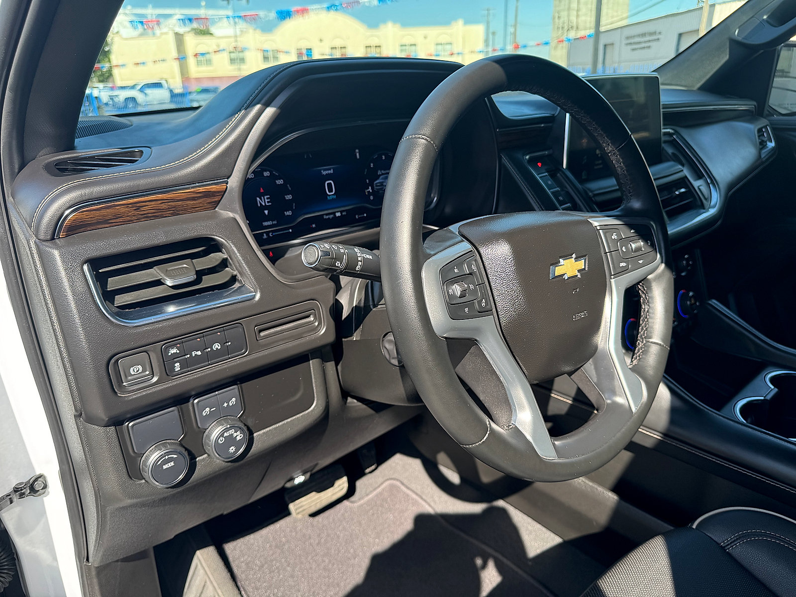 Used 2023 Chevrolet Suburban Premier RWD image 9