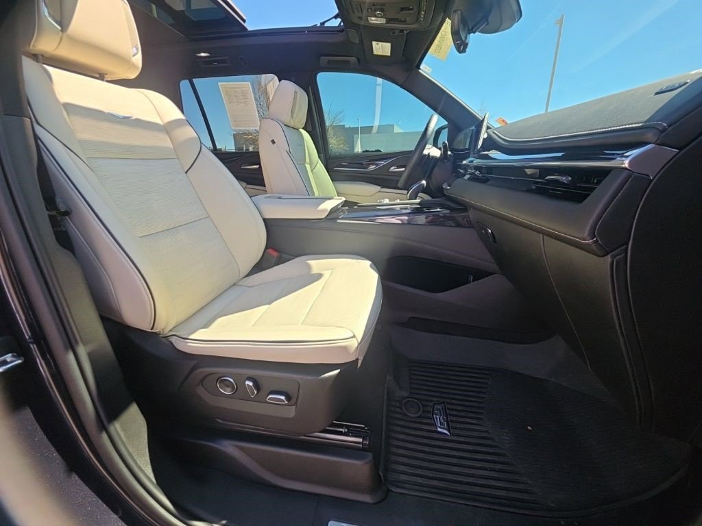 Certified 2024 Cadillac Escalade Sport w/ Heavy-Duty Trailer Package image 23