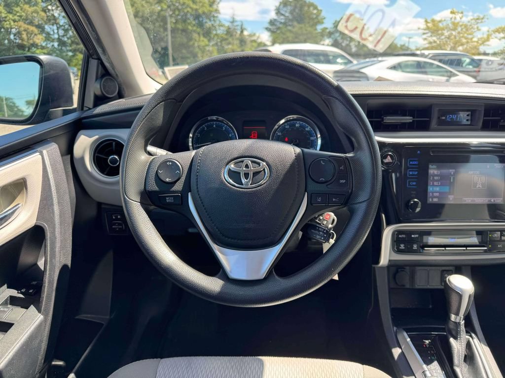 Used 2018 Toyota Corolla LE FWD image 22