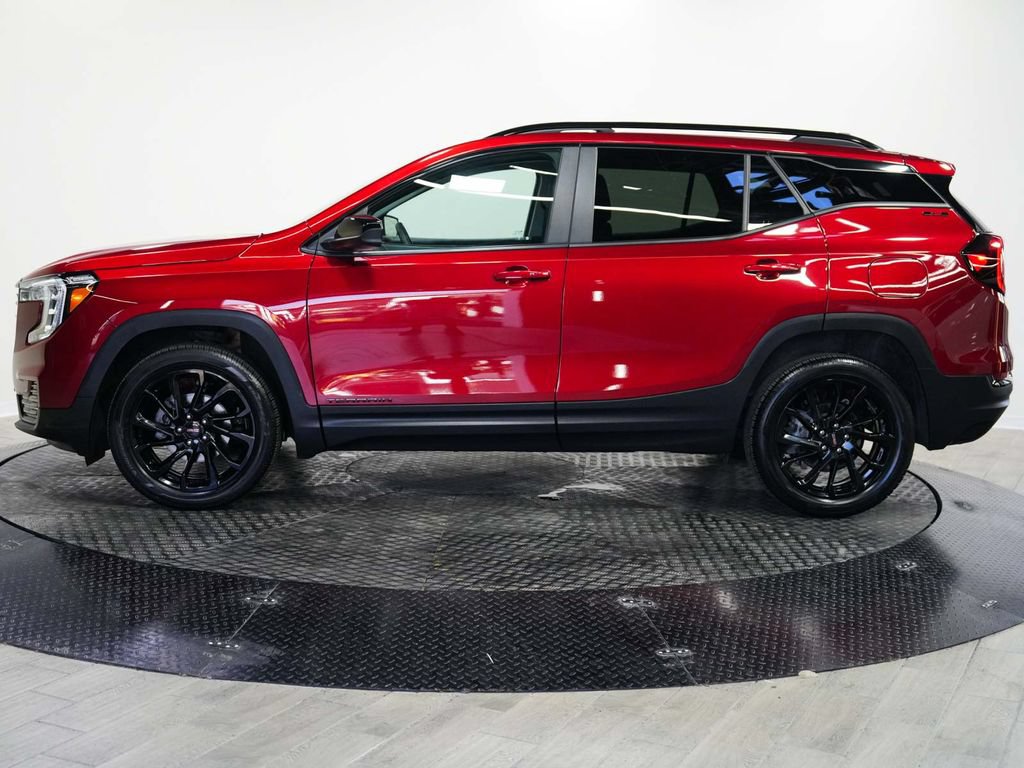 Used 2024 GMC Terrain SLE w/ Driver Convenience Package AWD/4WD image 4
