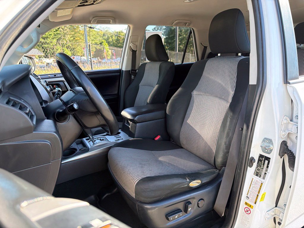 Used 2018 Toyota 4Runner SR5 AWD/4WD image 18