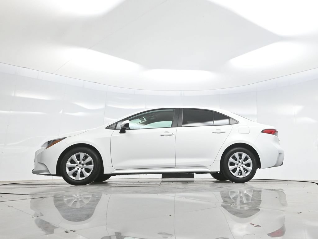 Used 2025 Toyota Corolla LE FWD image 7
