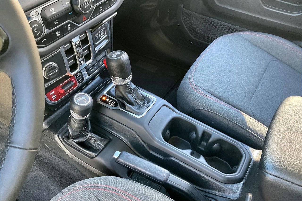 Certified 2025 Jeep Wrangler Unlimited Rubicon image 30