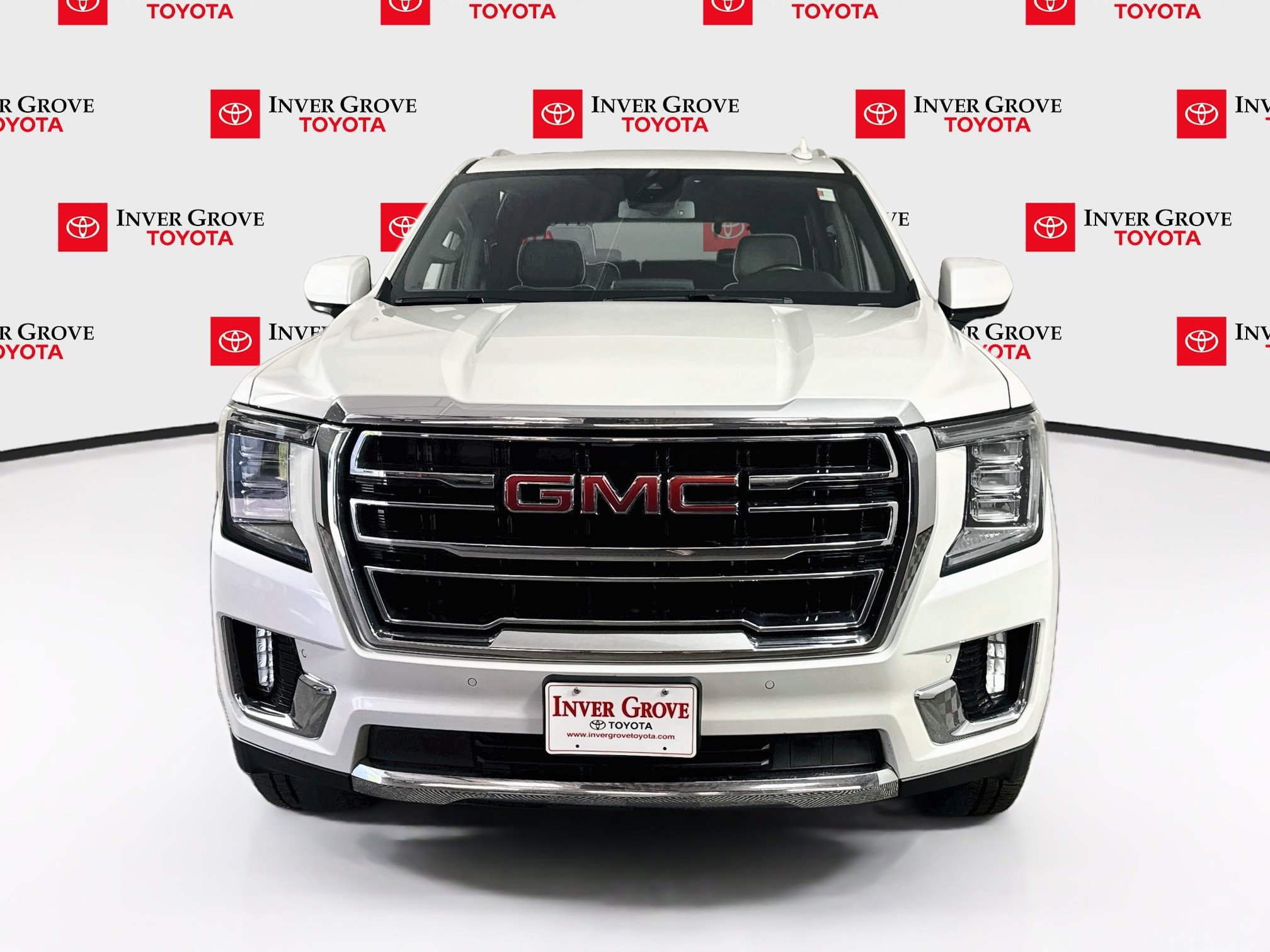 Used 2023 GMC Yukon SLT AWD/4WD image 2
