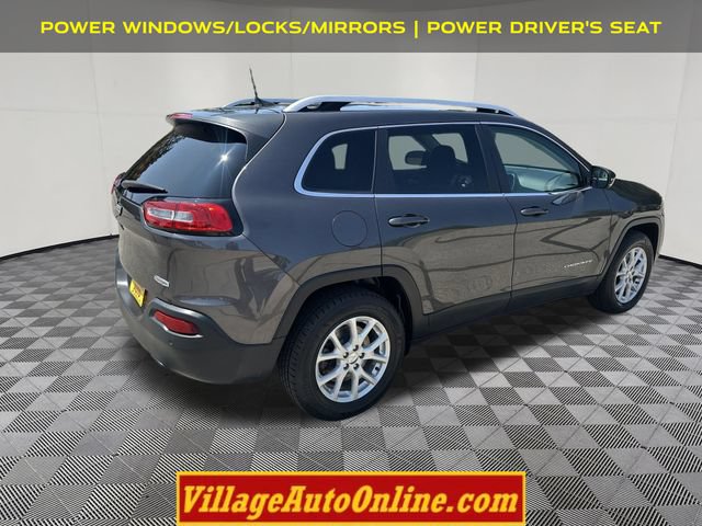 Used 2017 Jeep Cherokee Latitude w/ Comfort/Convenience Group AWD/4WD image 4