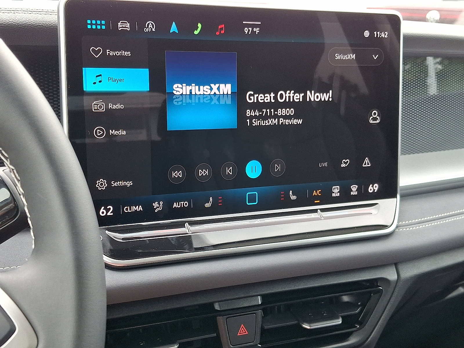 New 2025 Volkswagen Tiguan SE image 9