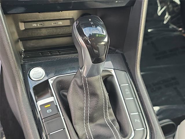 Used 2025 Volkswagen Taos SE image 21