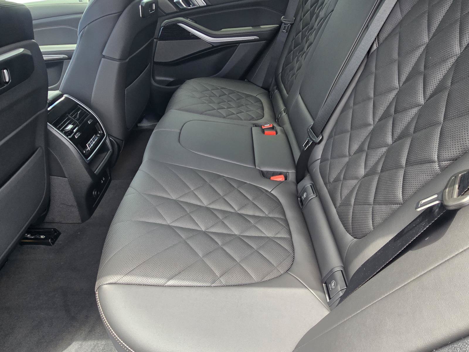 New 2026 BMW X5 xDrive40i w/ M Sport Package AWD/4WD image 13