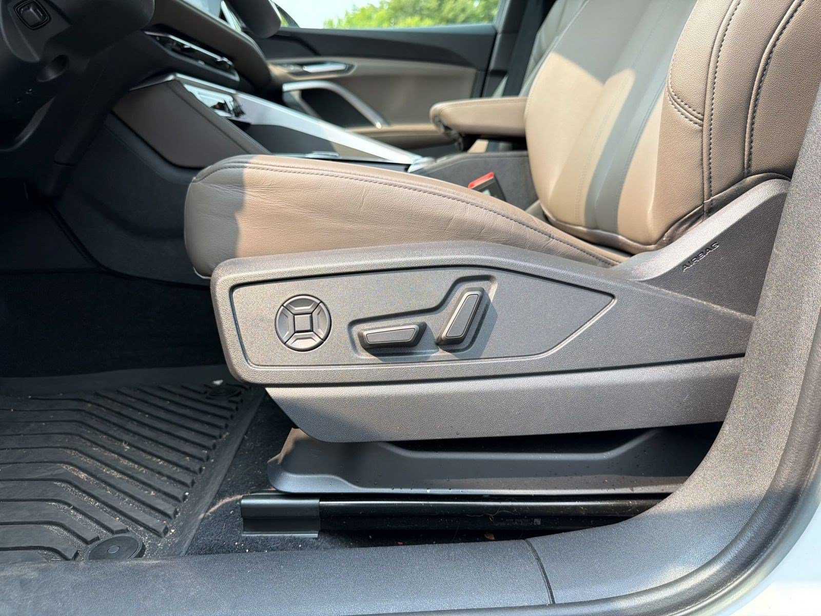 Certified 2025 Audi Q5 Premium w/ Convenience Package AWD/4WD image 14
