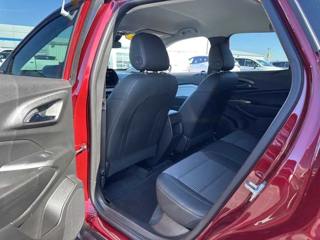 Used 2025 Chevrolet Trax LT FWD image 15