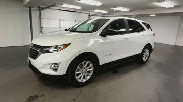 Used 2021 Chevrolet Equinox LS w/ LS Convenience Package image 4