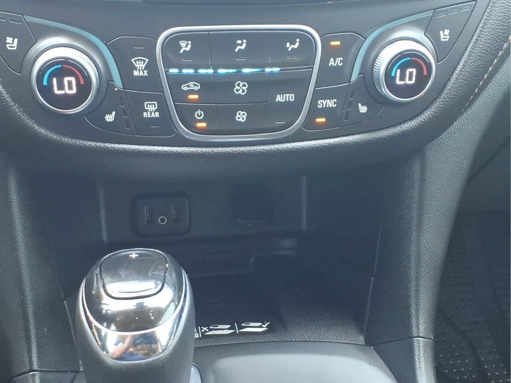 Used 2018 Chevrolet Equinox Premier FWD image 22