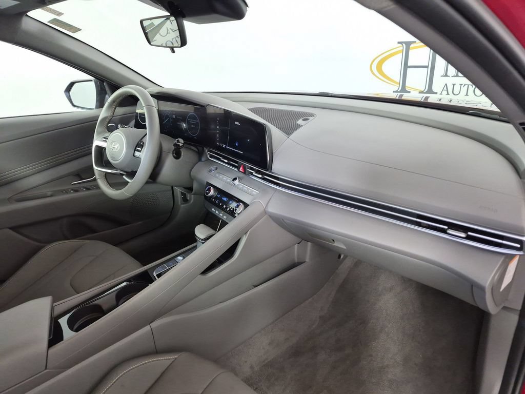 Used 2025 Hyundai Elantra SEL FWD image 38