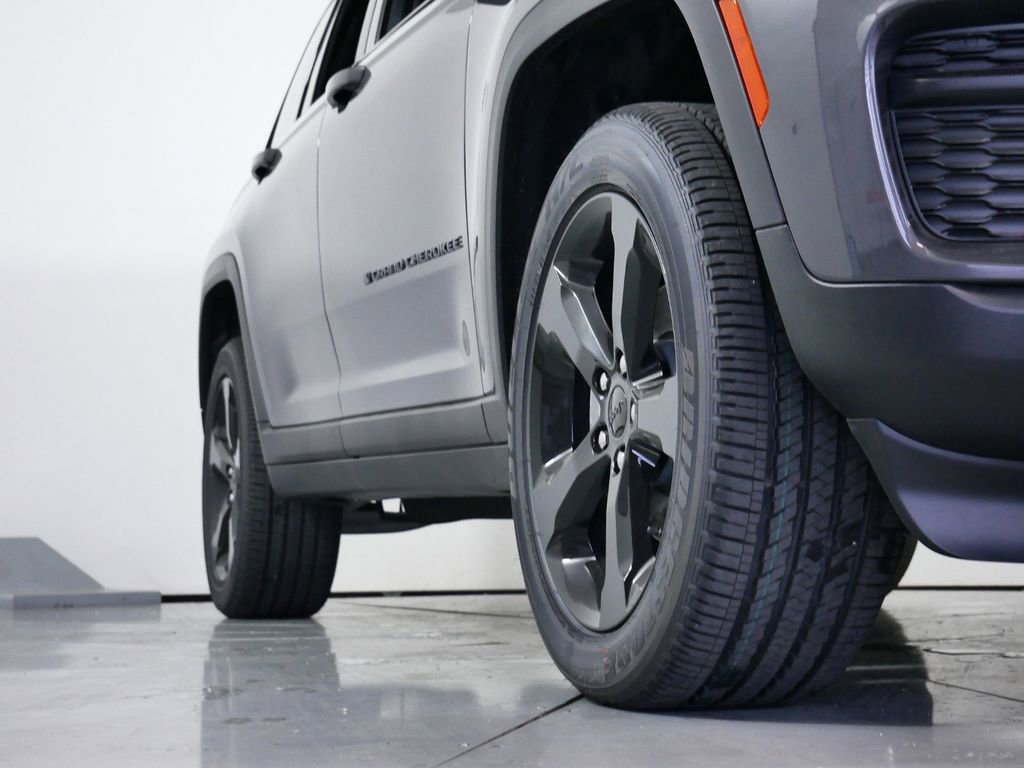 Certified 2024 Jeep Grand Cherokee Altitude image 6