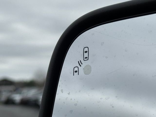 Used 2018 Ford Explorer XLT w/ Equipment Group 202A AWD/4WD image 43