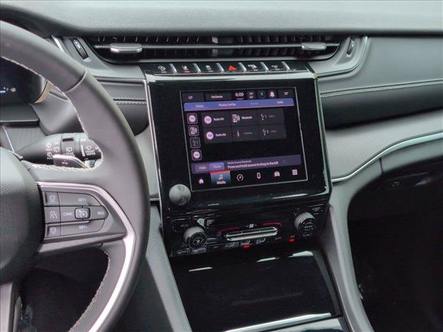 Used 2025 Jeep Grand Cherokee L Laredo RWD image 15
